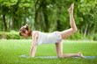 Foto: Young woman working out in nature Young woman working out in nature