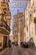 Seitengasee Monreale mit Blick auf den Dom, Sizilien