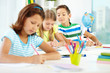 Foto: Schoolchildren drawing Schoolchildren drawing