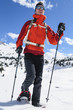 Foto: Mann beim Schneeschuhwandern Mann beim Schneeschuhwandern