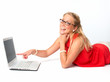 Blondine mit Brille am Laptop
