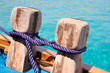 Bittes d'amarrage sur le pont d'un voilier