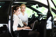 Foto: attraktive Frauen im Auto attraktive Frauen im Auto