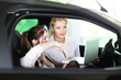 Foto: attraktive Frauen im Auto attraktive Frauen im Auto