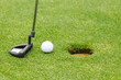 golfball wird eingelocht