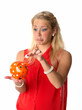 Blondine mit Sparschwein