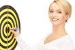 Foto: businesswoman with dart and target businesswoman with dart and target