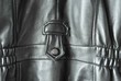 Rückansicht einer schwarzen Lederjacke