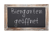 Foto: Schultafel - Biergarten geöffnet Schultafel - Biergarten geöffnet