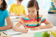Foto: Girl drawing Girl drawing