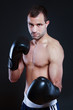 Mann beim boxen