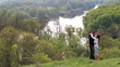 Vídeo: Happy couple in the park Happy couple in the park