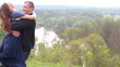 Vídeo: Happy couple in the park Happy couple in the park