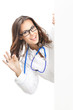 Foto: Doctor showing blank signboard, isolated Doctor showing blank signboard, isolated