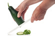 Gurke auf Reibe mit Hand