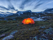 Foto: Beleuchtetes Zelt in der Nacht in Norwegen Beleuchtetes Zelt in der Nacht in Norwegen