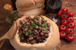 Insalata di fagioli in cestino di pane