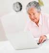Foto: Senior woman using a laptop Senior woman using a laptop