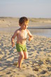 Foto: enfant blond à la plage enfant blond à la plage