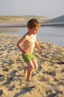 Foto: enfant blond à la plage enfant blond à la plage