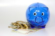 durchsichtiges Sparschwein auf Geld
