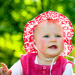 Foto: Infant portrait in garden Infant portrait in garden