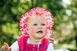 Foto: Infant portrait in garden Infant portrait in garden