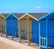 Cabine in fila sulla spiaggia