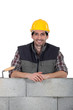 Foto: portrait of handsome bricklayer portrait of handsome bricklayer