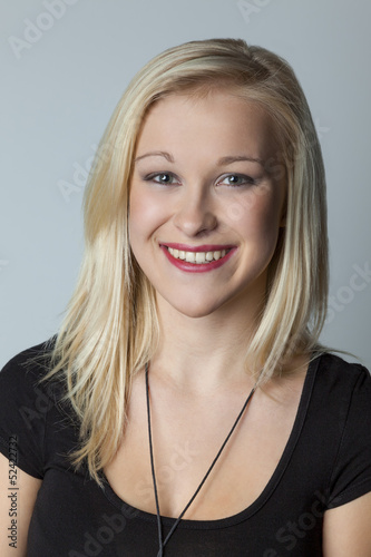 Photo: Porträt einer jungen Frau Porträt einer jungen Frau
