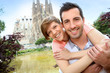Foto: Couple standing by the Sagrada familia church, Spain Couple standing by the Sagrada familia church, Spain