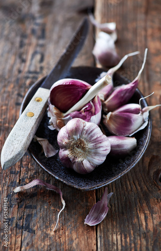 Photo: Garlic bulbs and cloves in a ceramic dish Garlic bulbs and cloves in a ceramic dish