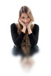 Foto: Exotic woman with her chin in her hands Exotic woman with her chin in her hands