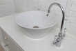 évier vasque de salle de bain sur meuble restauré