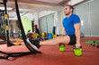 Foto: Crossfit fitness man L-sits Kettlebells L sits exercise Crossfit fitness man L-sits Kettlebells L sits exercise
