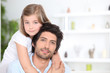 Foto: Little girl embracing her father Little girl embracing her father
