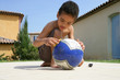 Foto: Little boy playing with ball Little boy playing with ball