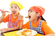 食事を楽しむ女の子達
