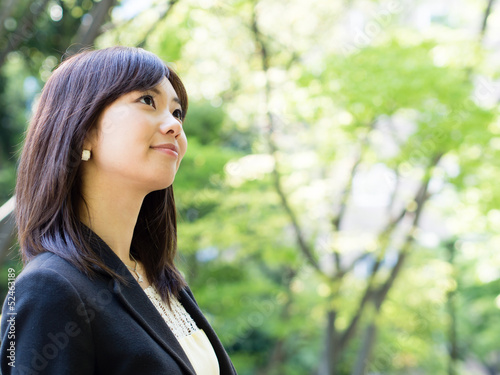 Photo: beautiful asian businesswoman in the park beautiful asian businesswoman in the park