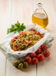 Foto: spaghetti with cherry tomatoes and green olives spaghetti with cherry tomatoes and green olives