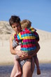 maman et son fils à la plage