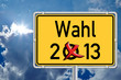 Schild Wahl 2013 vor Himmel