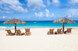 Foto: Chairs and umbrellas on tropical beach Chairs and umbrellas on tropical beach