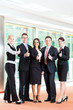 Photo: Business - Gruppe von Geschäftsleuten im Büro Business - Gruppe von Geschäftsleuten im Büro
