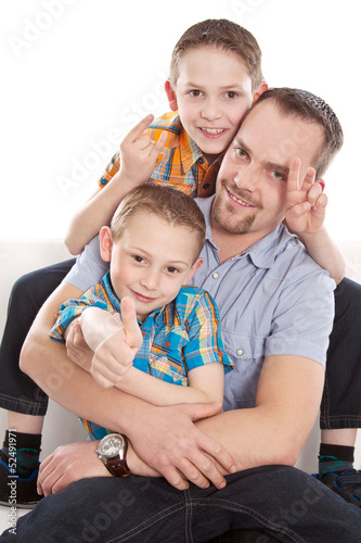 Photo: Familie - Vater allein-erziehend mit seinen Kindern Familie - Vater allein-erziehend mit seinen Kindern