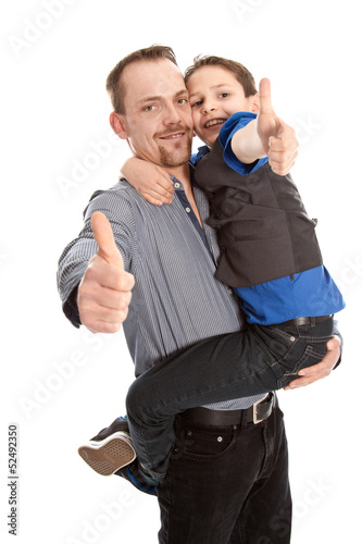 Photo: Vater und Sohn isoliert mit Daumen hoch Vater und Sohn isoliert mit Daumen hoch