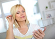 Foto: Cheerful girl using smartphone Cheerful girl using smartphone