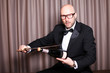 Foto: Mann mit Champagner Mann mit Champagner