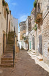Foto: Alleyway. Ceglie Messapica. Puglia. Italy. Alleyway. Ceglie Messapica. Puglia. Italy.