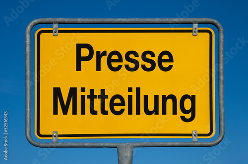 Illustration: Ortsschild mit blauem Himmel PRESSEMITTEILUNG Ortsschild mit blauem Himmel PRESSEMITTEILUNG
